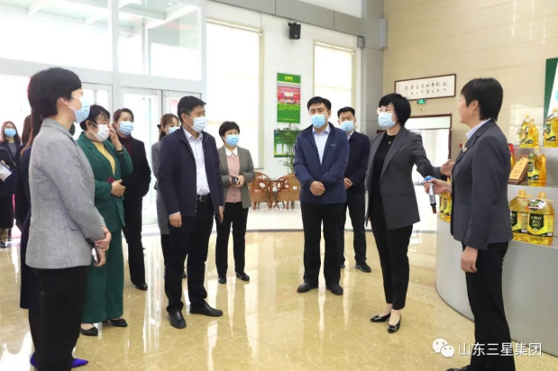 滨州市女企业家创业创新协会主会场参会人员来山东三星集团观摩交流