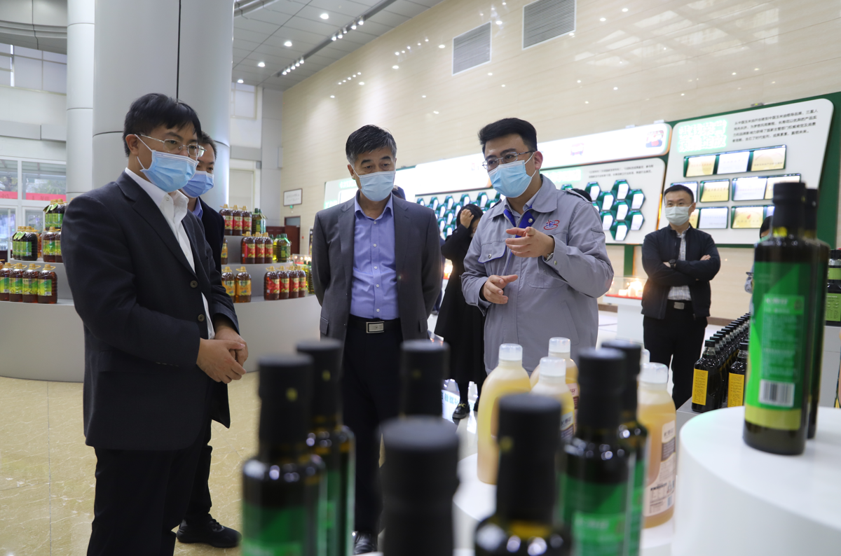 山东省社科院调研组来山东三星集团调研