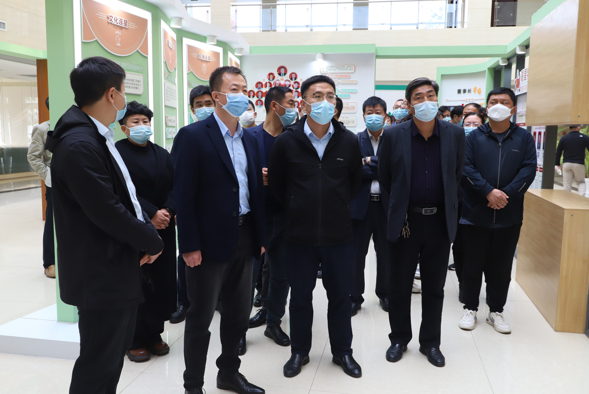 邹平市两新党组织书记示范培训班学员来山东三星集团考察学习