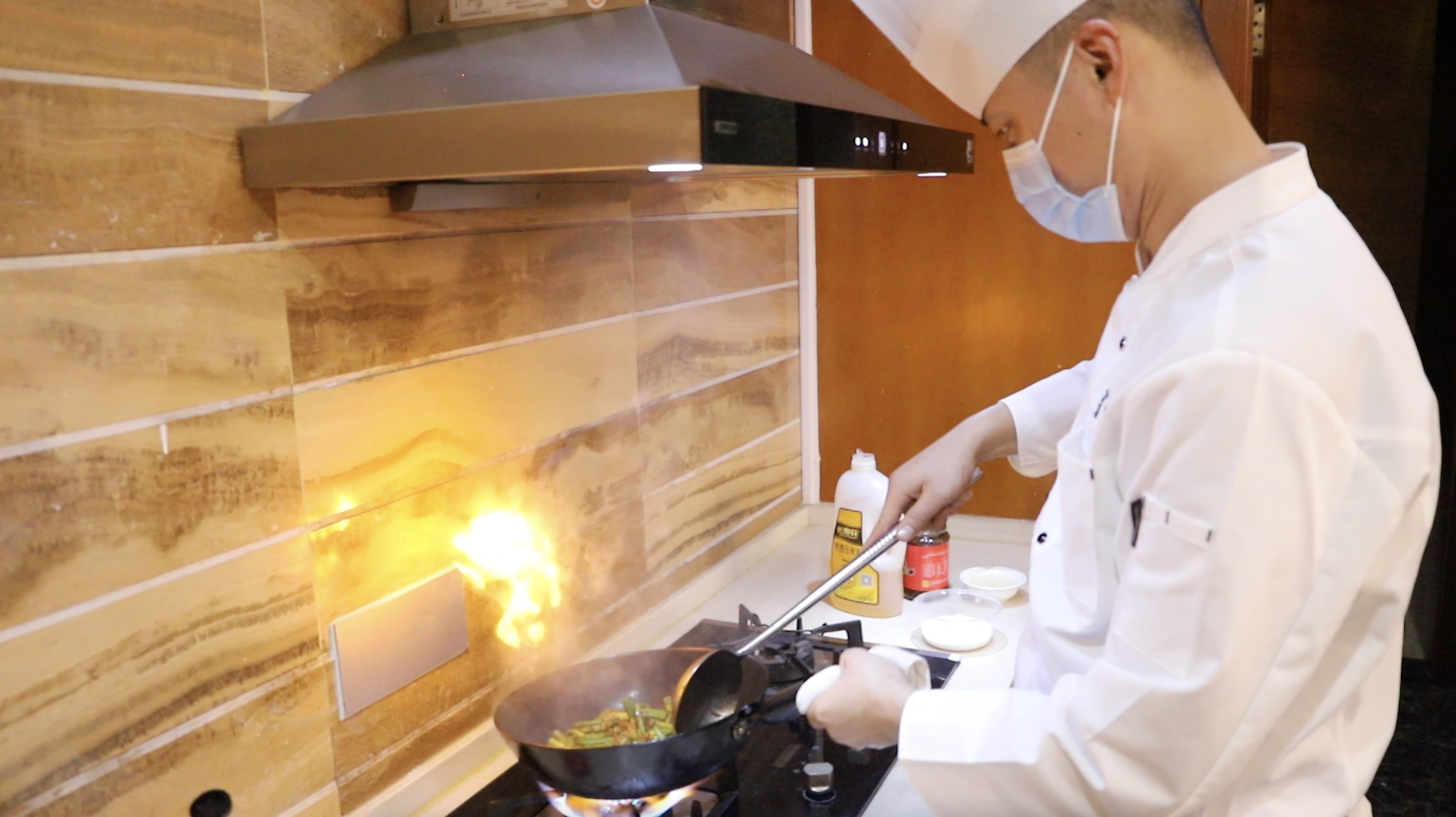 赵龙：一方灶台掌三星食事
