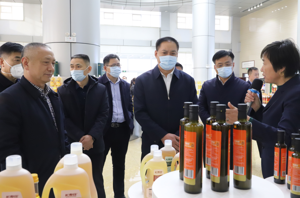 滨州市副市长、市公安局局长郝建来山东三星集团督导食品安全“两个责任”工作机制落实情况