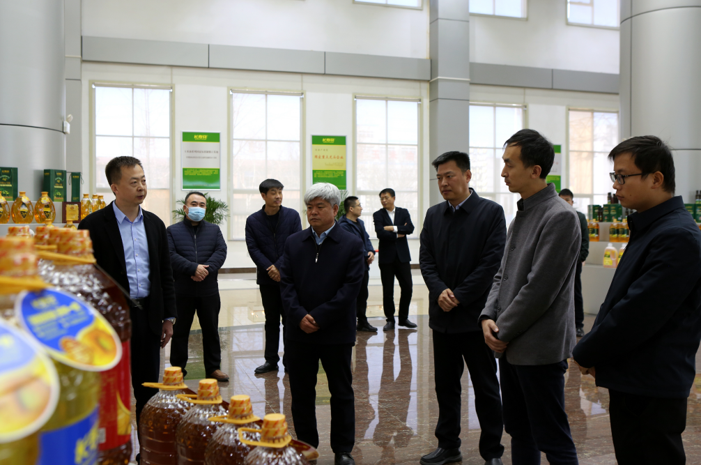 农业农村部乡村产业发展司三级调研员杜鹏飞一行来山东三星集团调研