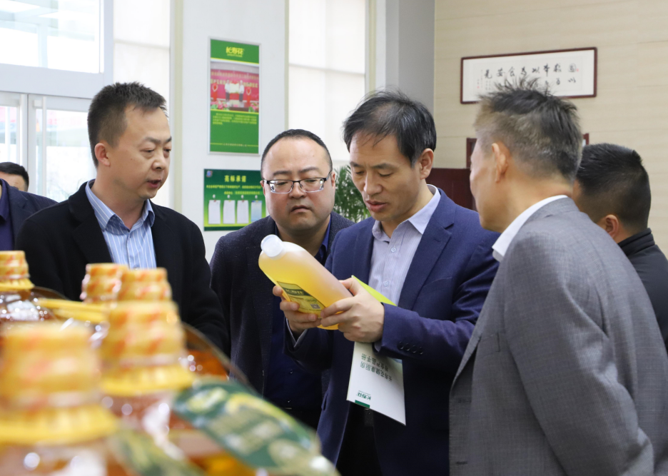 甘肃省定西市粮食和物资储备局党组书记、局长燕永春一行来山东三星集团参观座谈