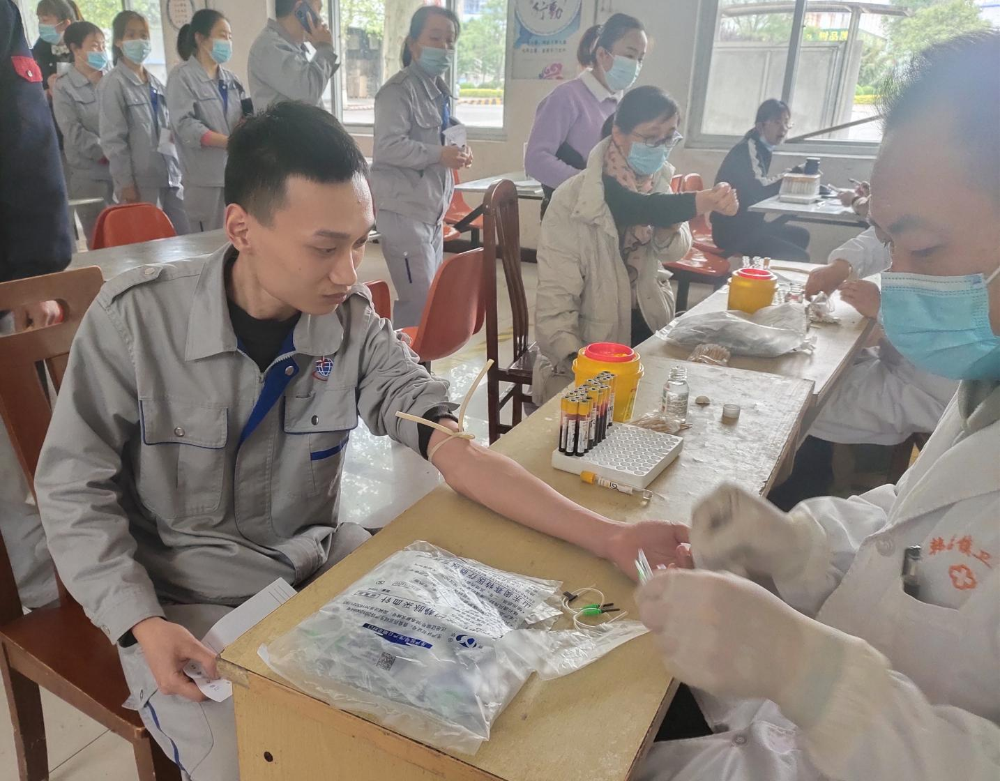 山东三星集团组织开展食品从业人员健康查体活动
