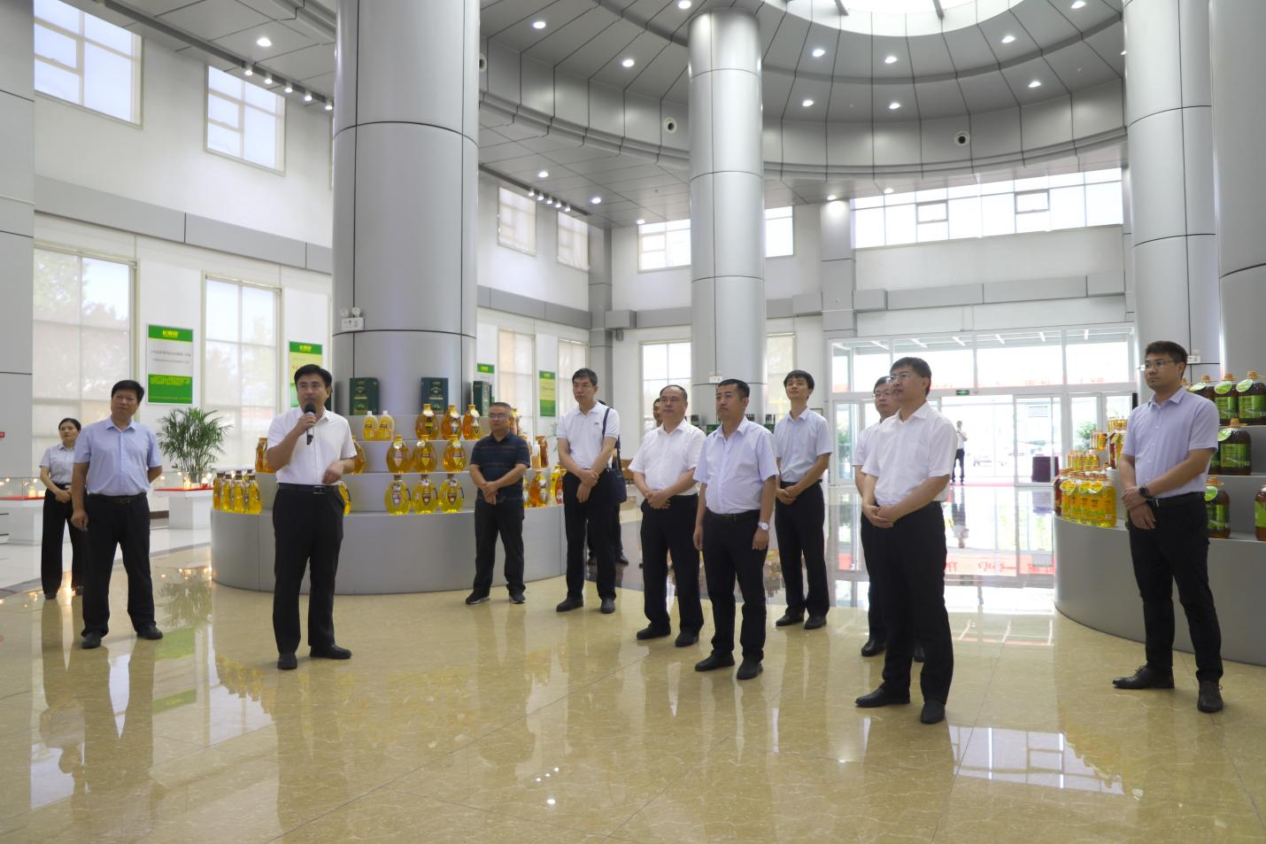 省政府发展研究中心调研组来山东三星集团调研