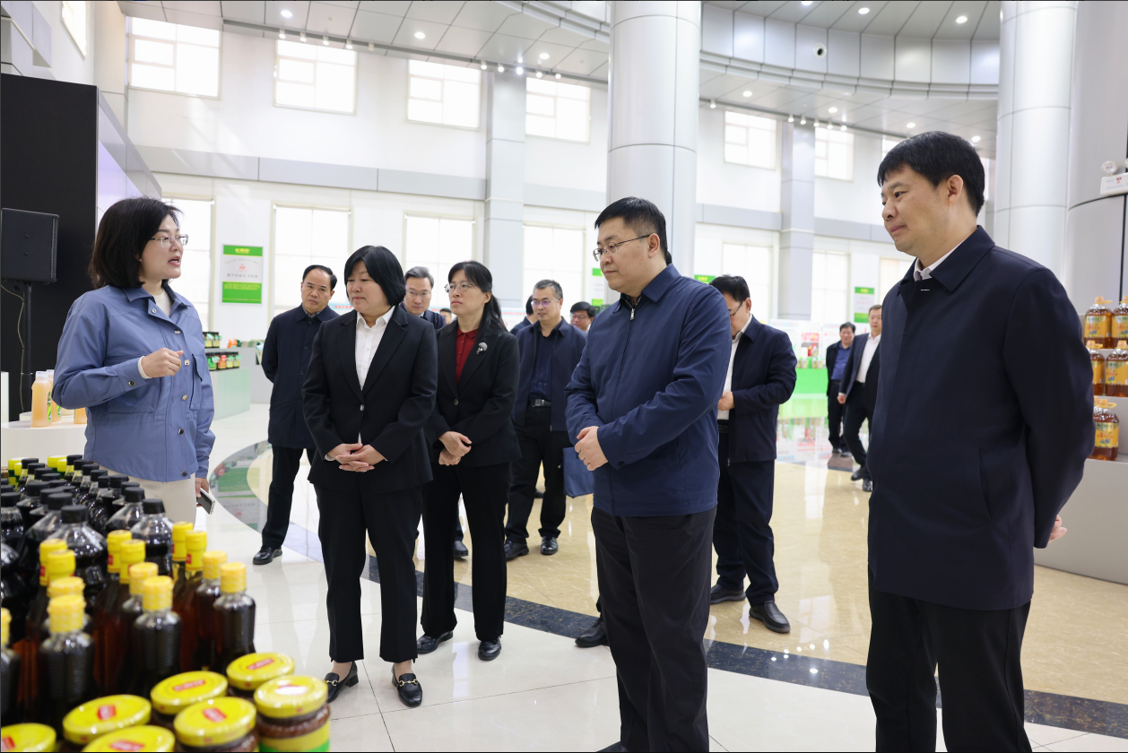 滨州市“首批国家互联网信息办公室网络立法联系点”建设推进会议与会领导来山东三星集团调研