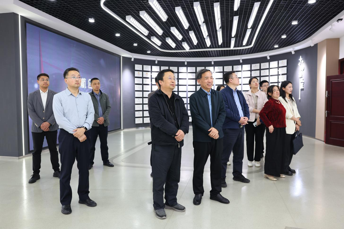 威海市科技局副局长姜新一行来山东三星集团调研