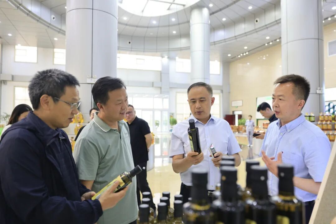 金谷信托考察团来山东三星集团考察