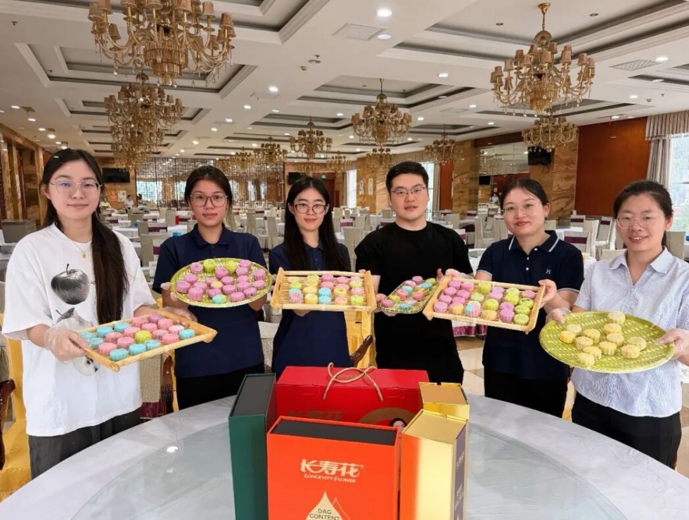趣满中秋 共赴美好 | 山东三星集团组织中秋月饼DIY活动