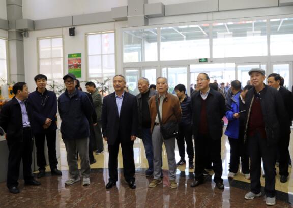 省人大常委会机关退休干部来三星集团参观考察